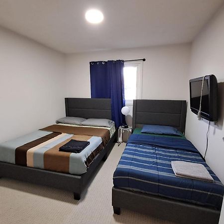 Square One Mississauga Suite- Attached Bathroom, Walking Transit & Plaza Exterior photo