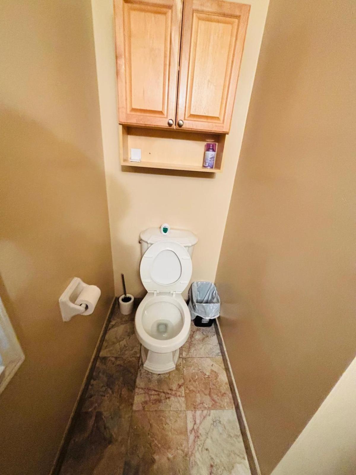 Square One Mississauga Suite- Attached Bathroom, Walking Transit & Plaza Exterior photo